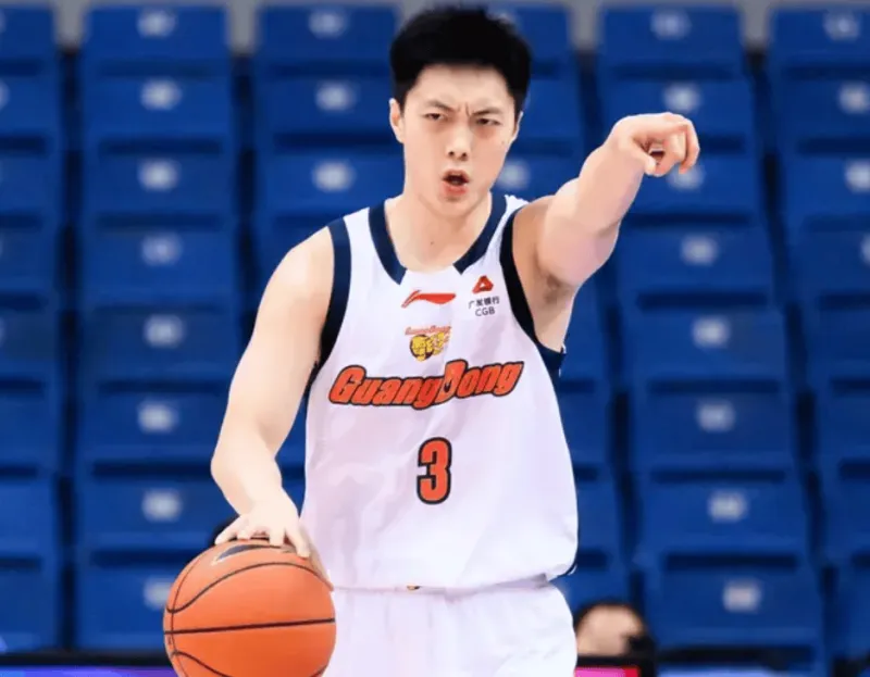 开云体育官网-胡明轩出战27分钟，投篮3中3、罚球8中6得到13分5助攻